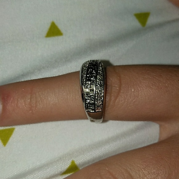 Siver 925 Black and Silver Stone Ring - Picture 2 of 2